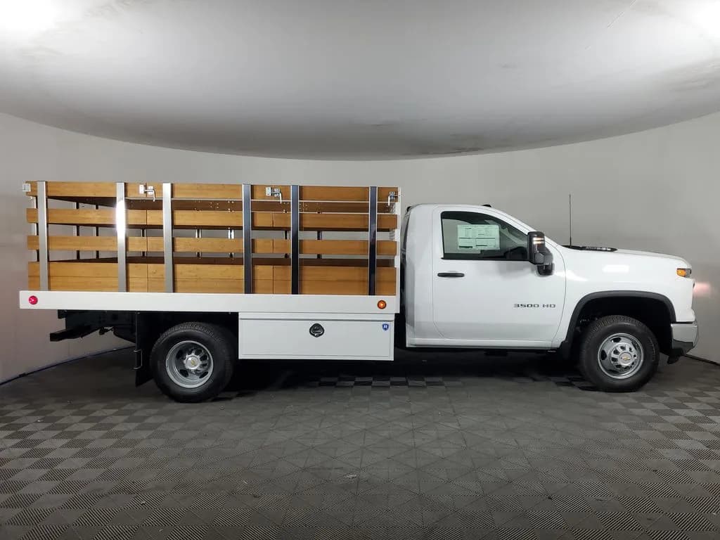2026 Chevrolet Silverado 3500 - Stake
