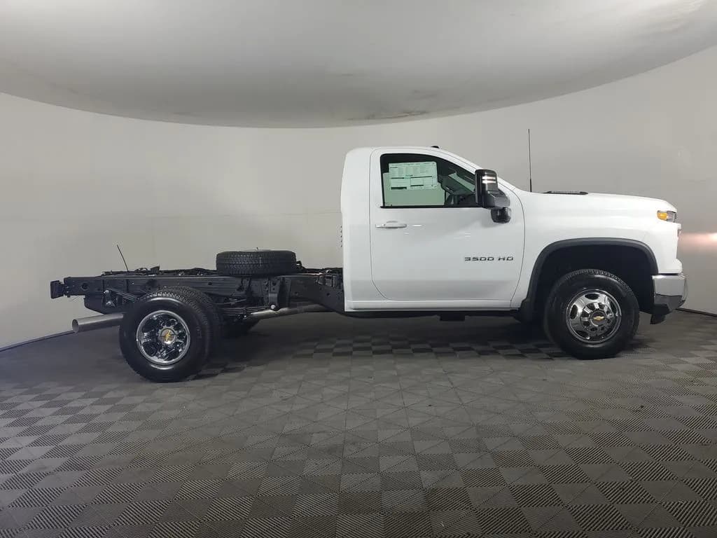 2026 Chevrolet Silverado 3500 - Chassis