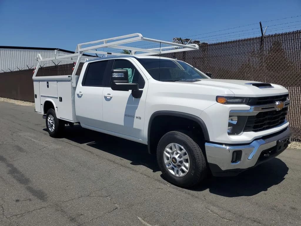 2026 Chevrolet Silverado 2500 Crew Cab - Chassis