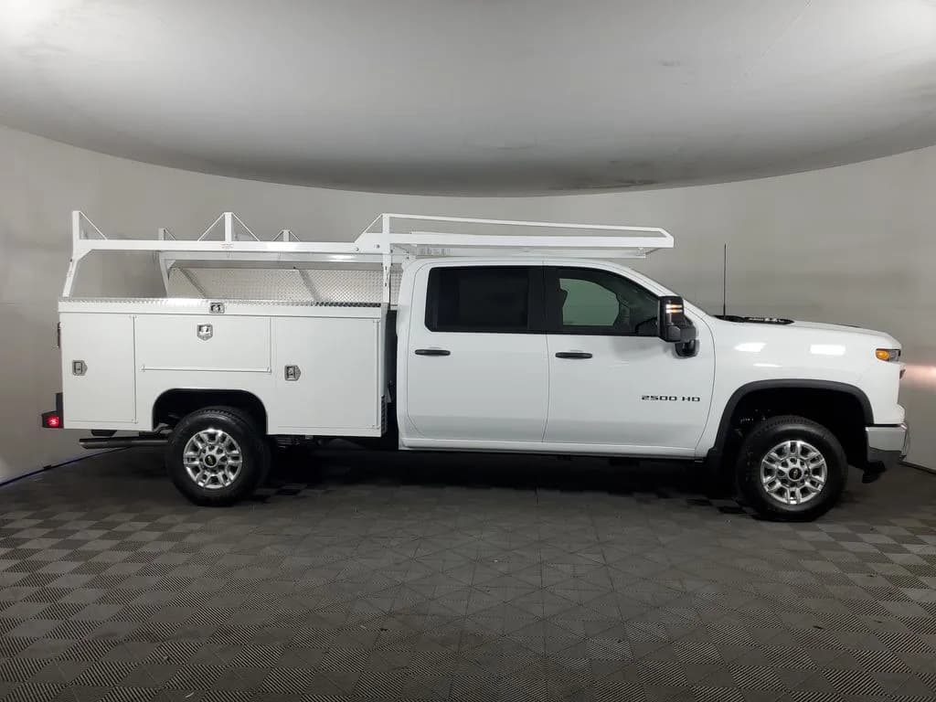 2026 Chevrolet Silverado 2500 Crew Cab - Chassis
