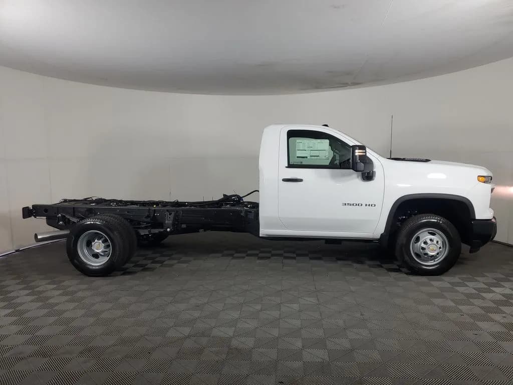 2026 Chevrolet Silverado 3500 - Chassis