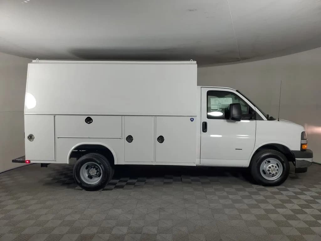 2026 Chevrolet Express 3500 - Box