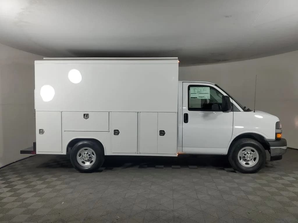 2026 Chevrolet Express 3500 - Box