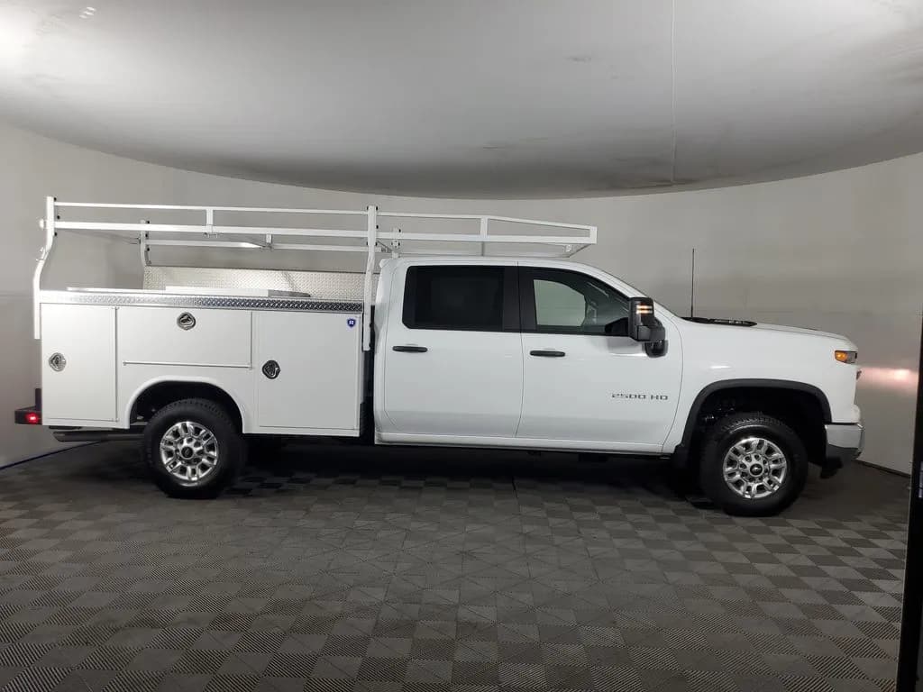 2026 Chevrolet Silverado 2500 Crew Cab - Chassis