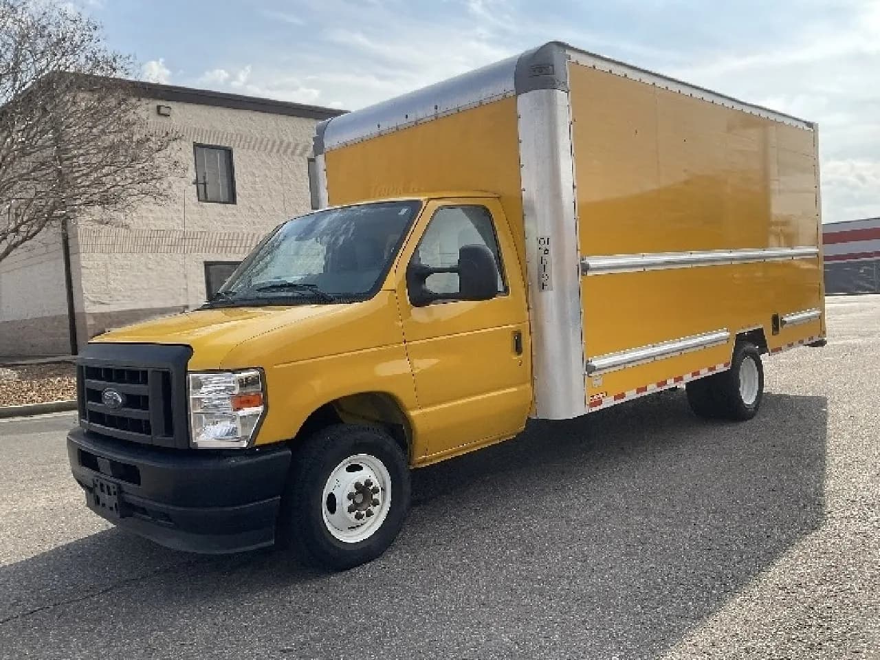 2022 Ford E350 Hicube Truck