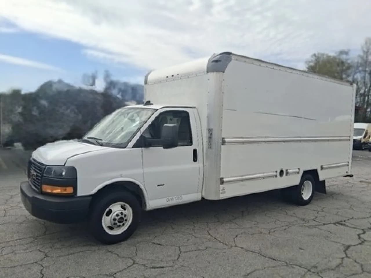 2021 GMC SAVANA 3500 - Box