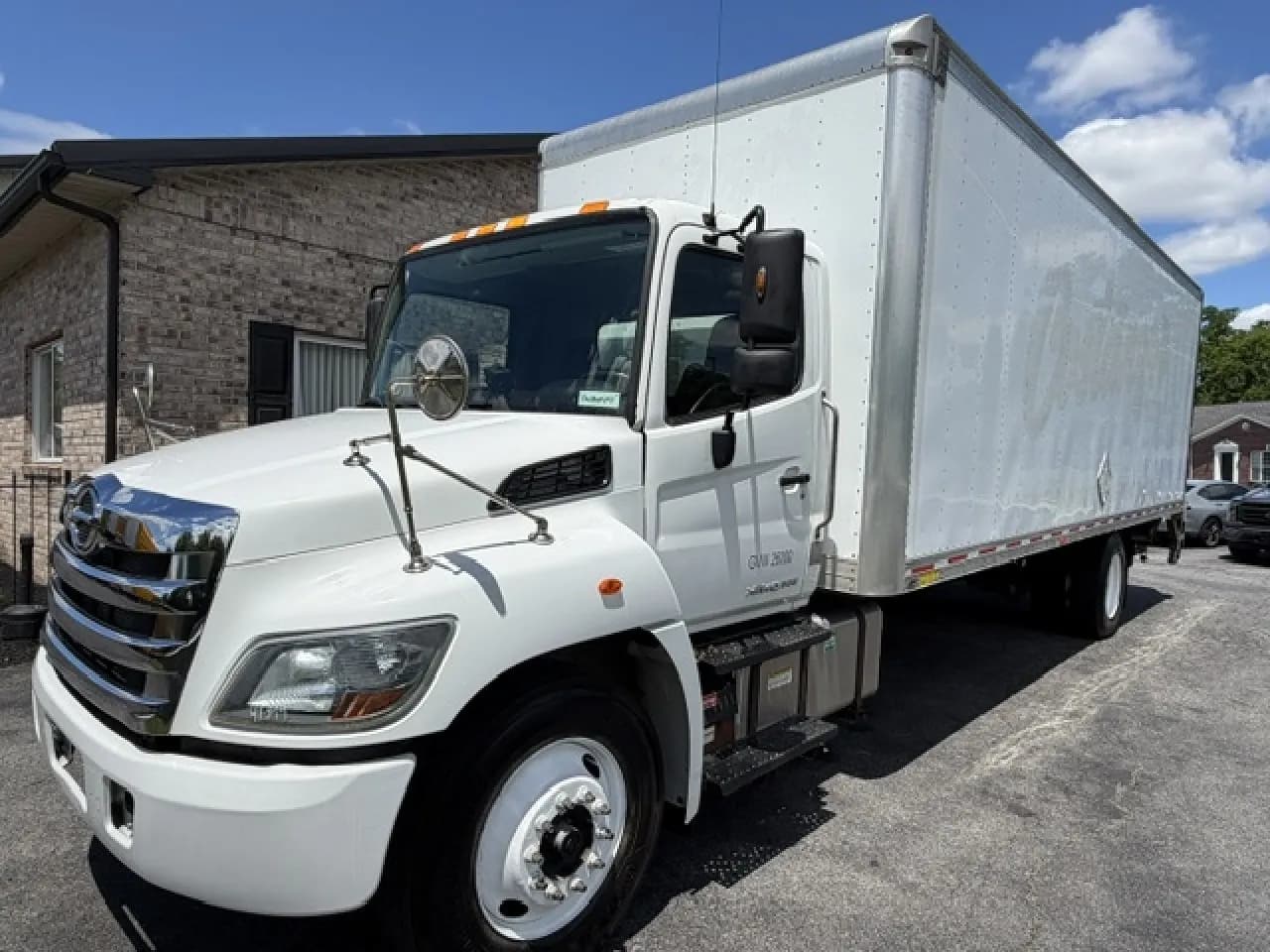 2019 Hino 268 - Box