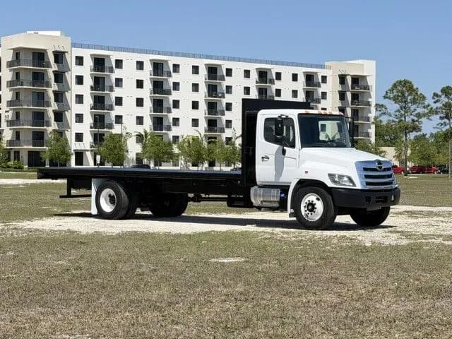 2018 Hino 338 - Flatbed