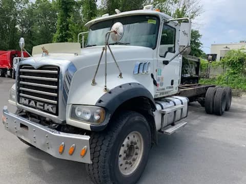 2013 Mack GU713