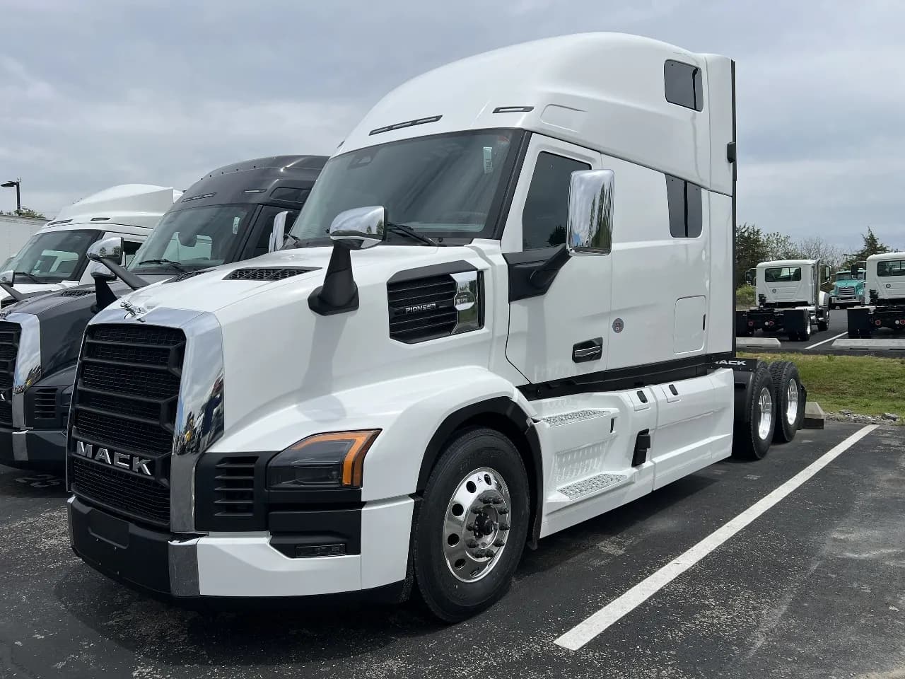 2024 Mack ANTHEM 64T - Sleeper