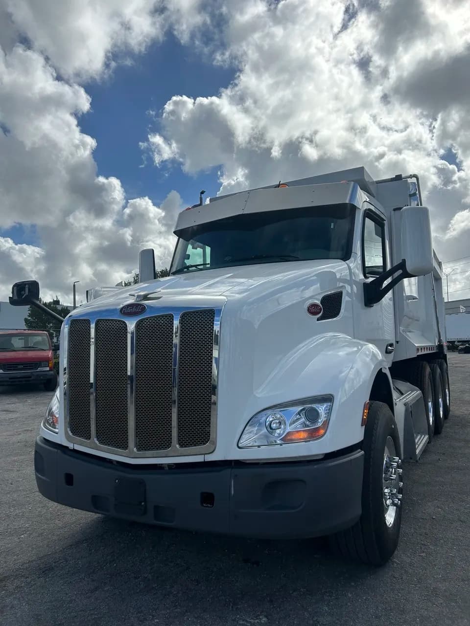 2022 Peterbilt 579 - Dump