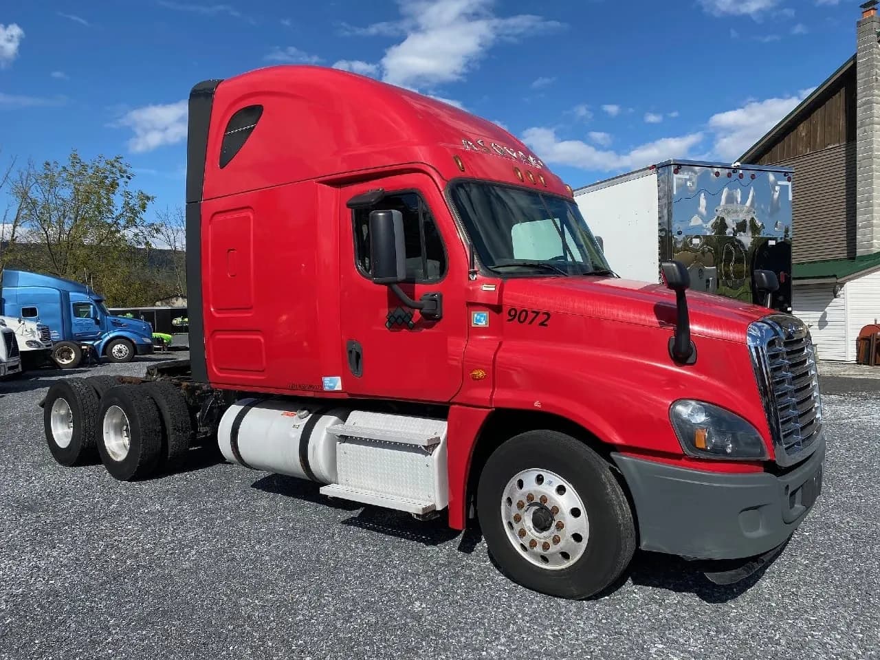2017 Freightliner Cascadia - Sleeper