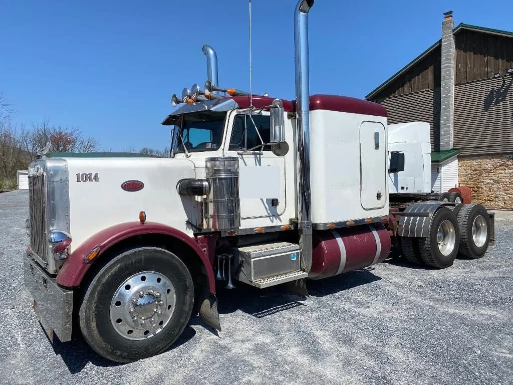 1985 Peterbilt 359 Tandem Axle - Sleeper