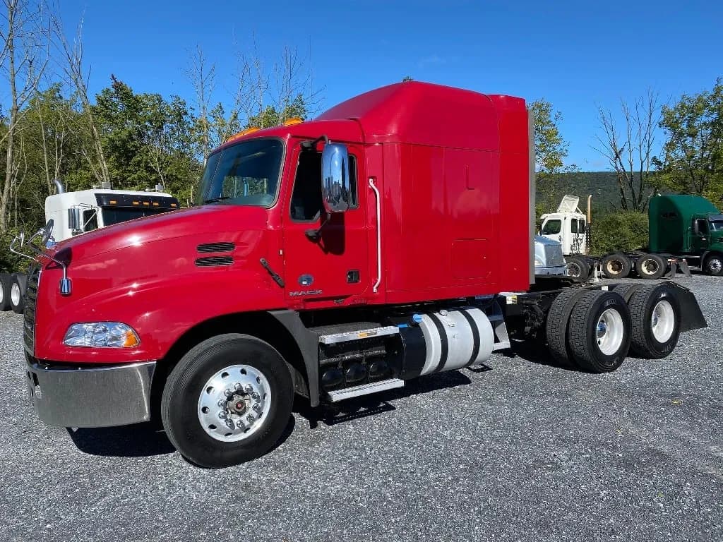 2016 Mack CX613 Tandem Axle - Sleeper