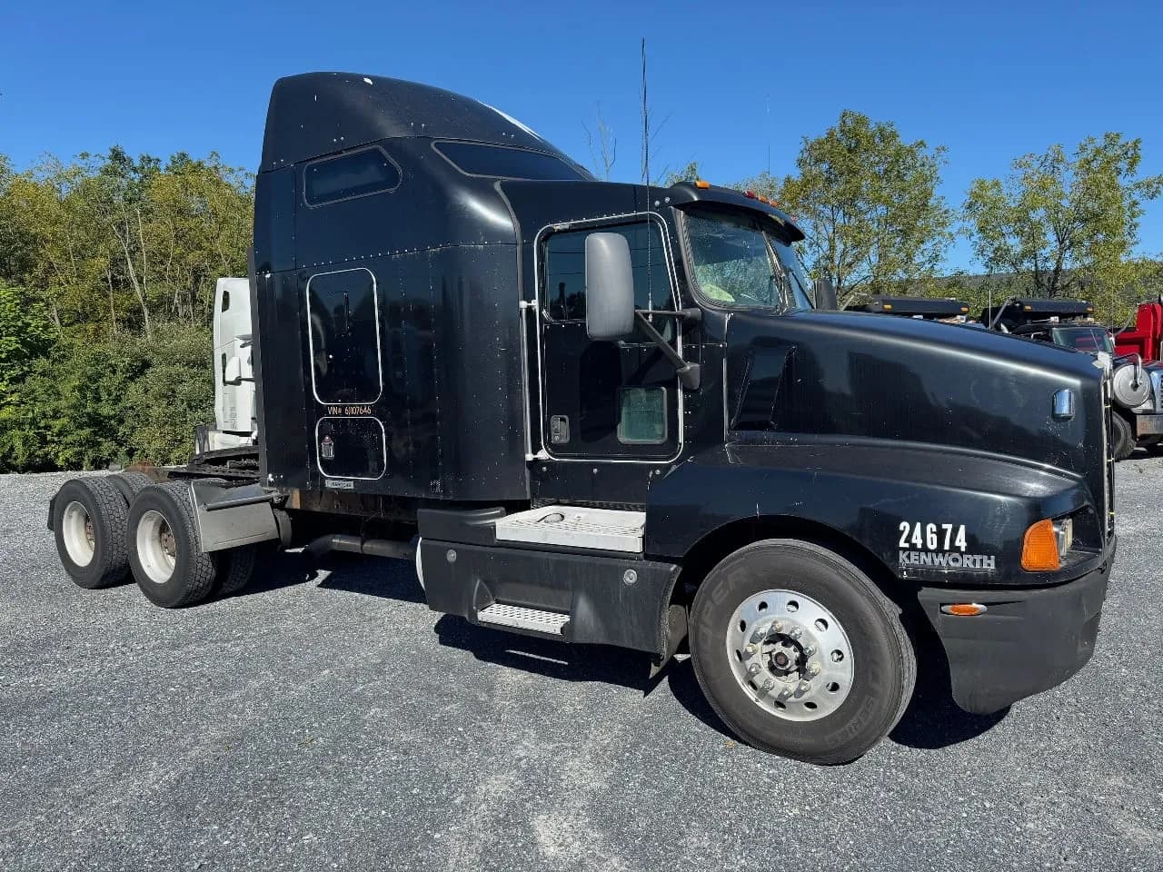 2006 Kenworth T600 Tandem Axle - Sleeper