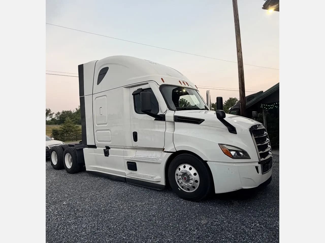 2020 Freightliner Cascadia - Sleeper