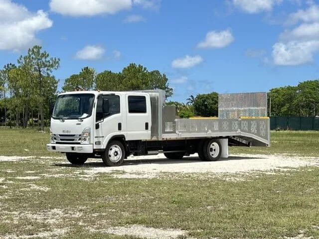 2025 Isuzu NRR Crew Cab GAS - Flatbed