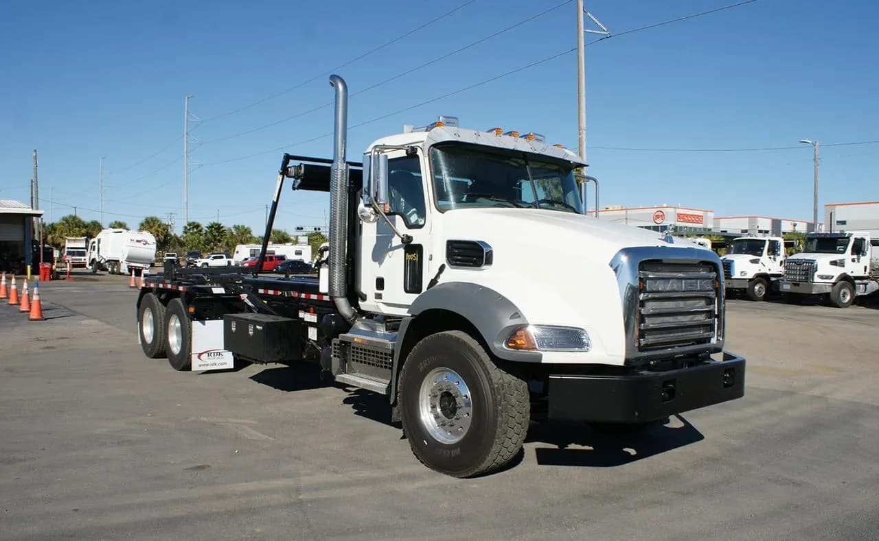 2026 Mack GR64B - Garbage