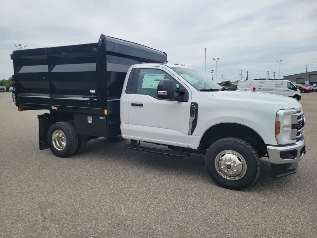 2025 Ford F-350 - Dump