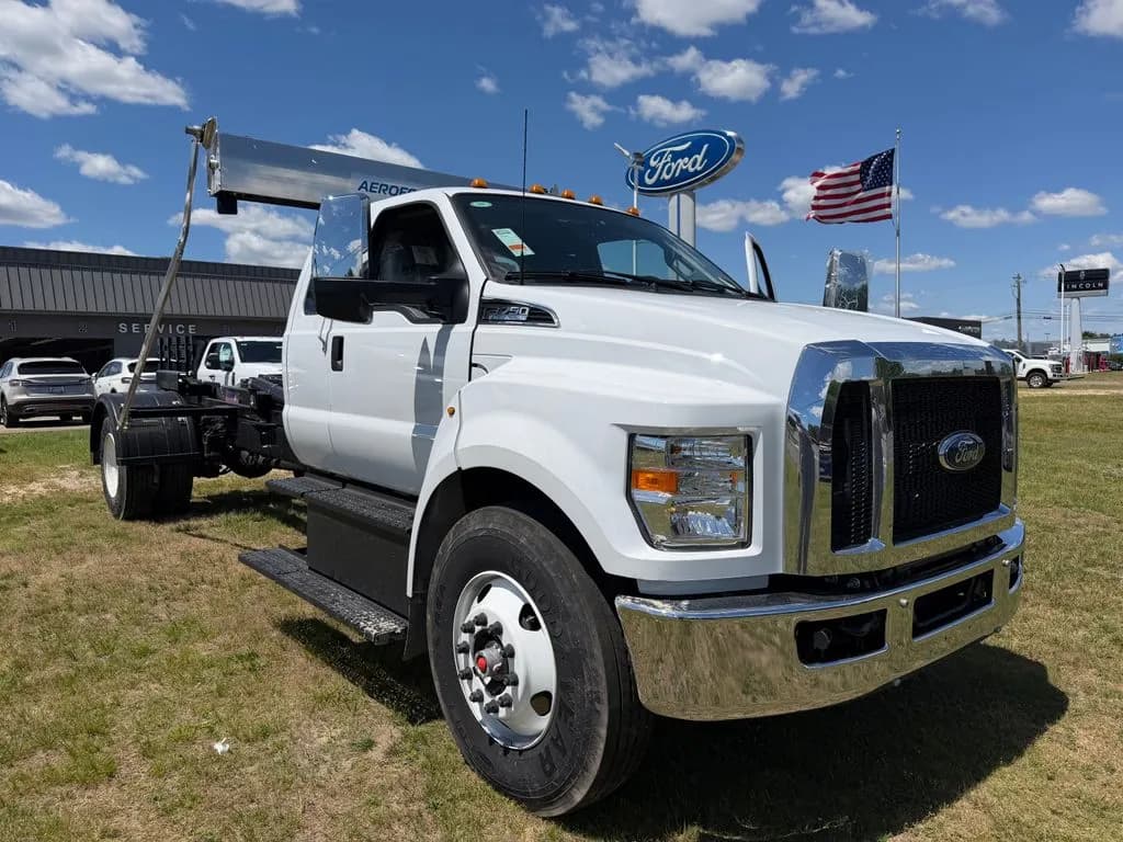 2027 Ford F-750 - Utility
