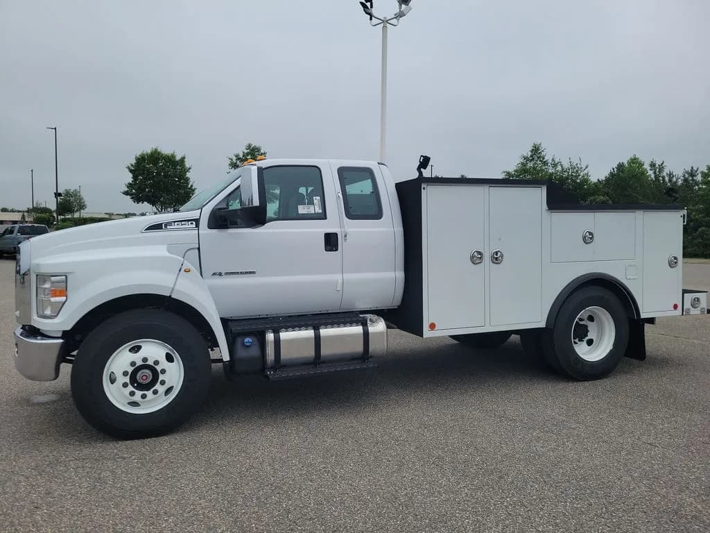 2027 Ford F-650 - Chassis