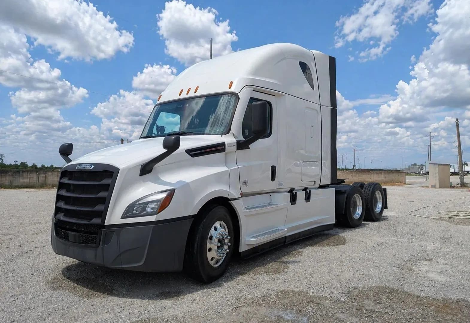2023 Freightliner Cascadia - Sleeper