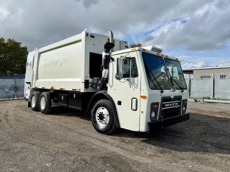 2014 Mack LEU613