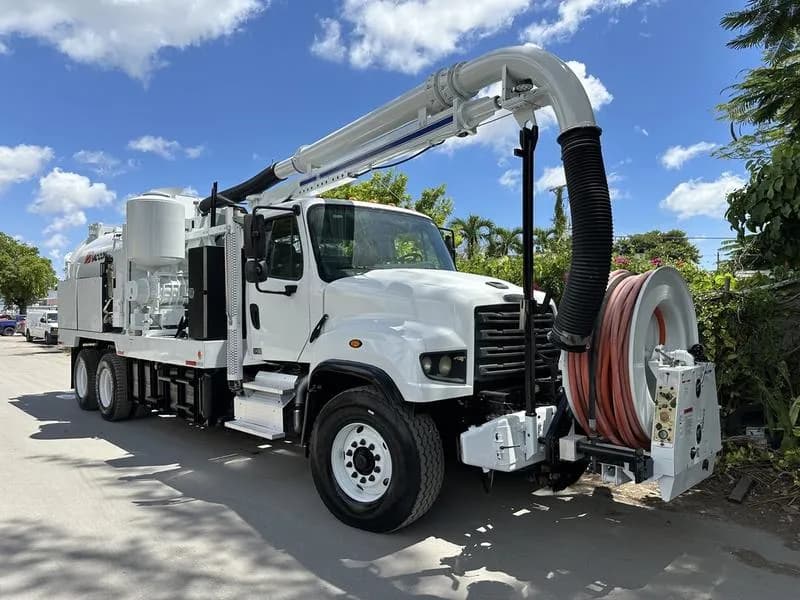2013 Freightliner 114SD