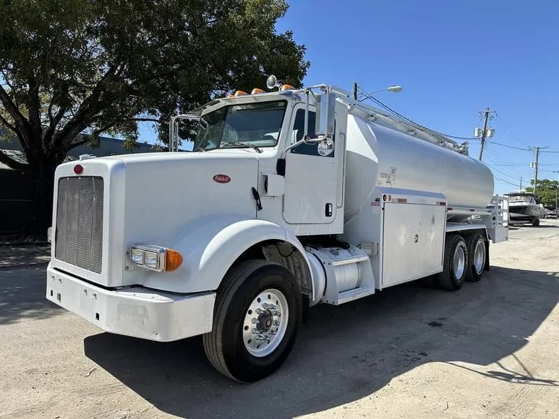 2011 Peterbilt 365