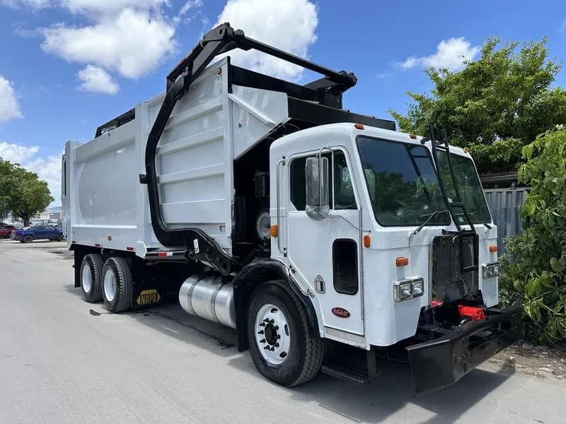 2008 Peterbilt 320