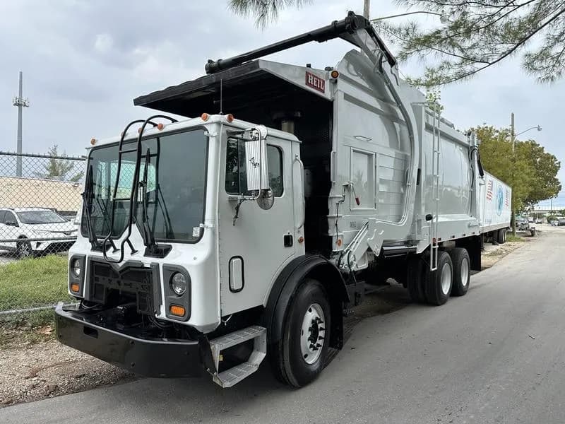 2009 Mack MRU