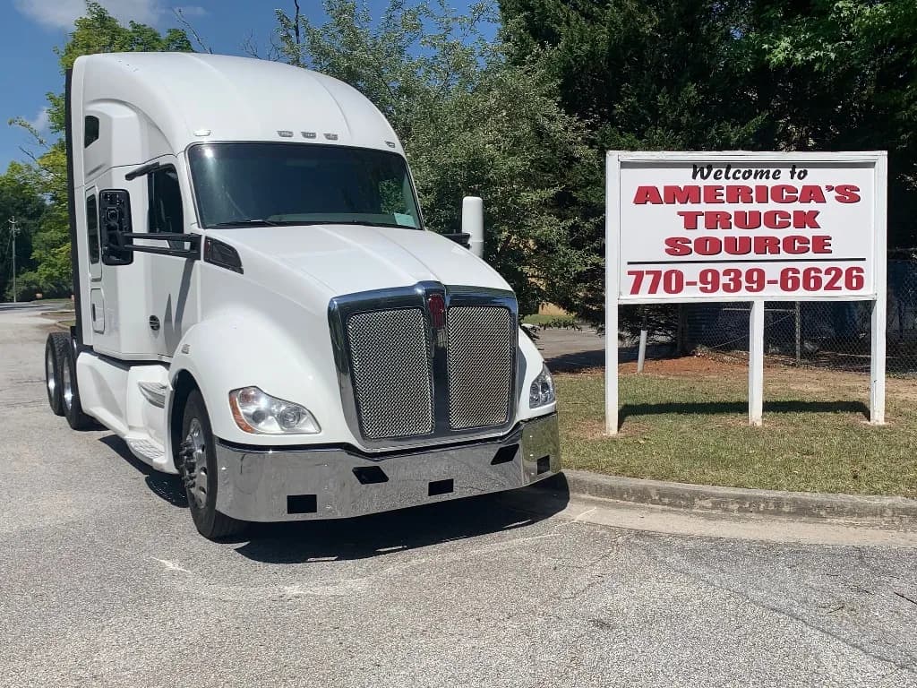 2017 Kenworth T680 - Sleeper