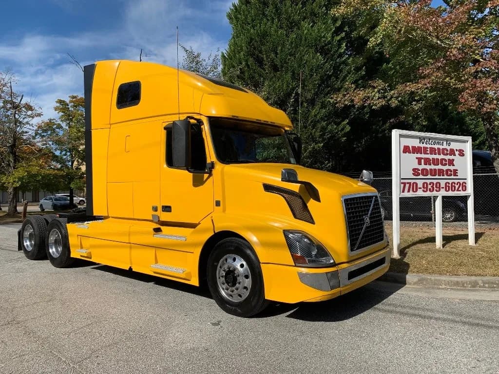 2016 Volvo VNL670 - Sleeper