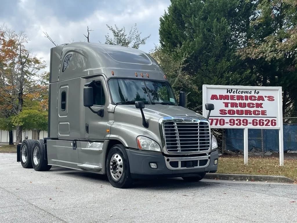 2017 Freightliner Cascadia - Sleeper
