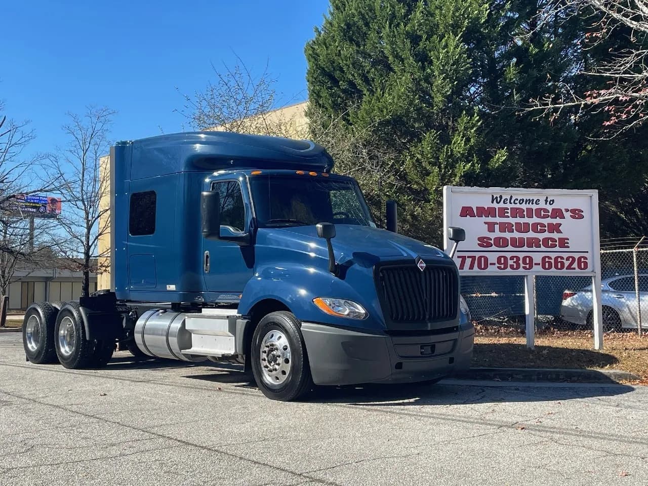 2018 International LT - Sleeper