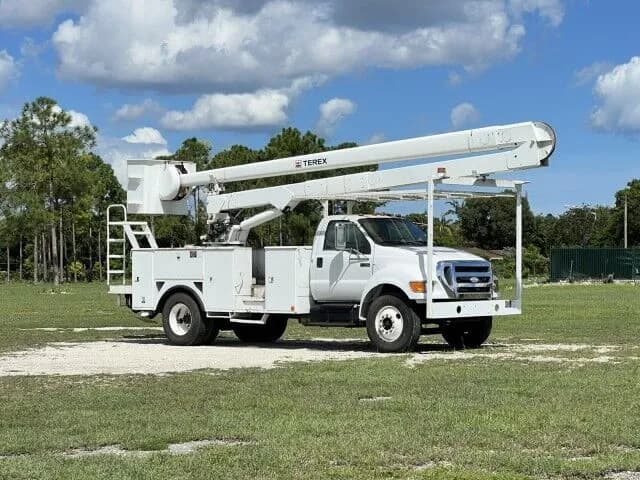 2007 Ford F-750 Super Duty - Bucket