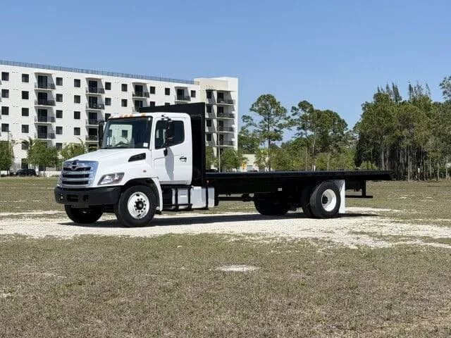 2017 Hino 338 - Flatbed