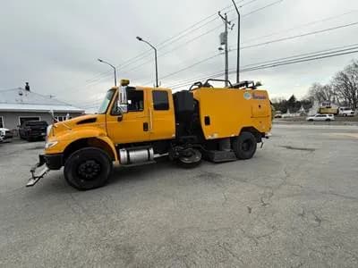 2014 International DuraStar 4300 Sweeper Truck Schwarze A7 - Day Cab