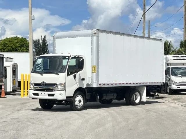 2017 Hino 195 - Box
