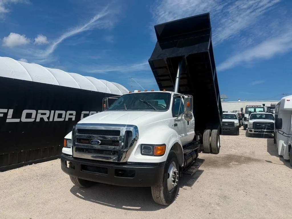 2011 Ford F-750 16' - Crane
