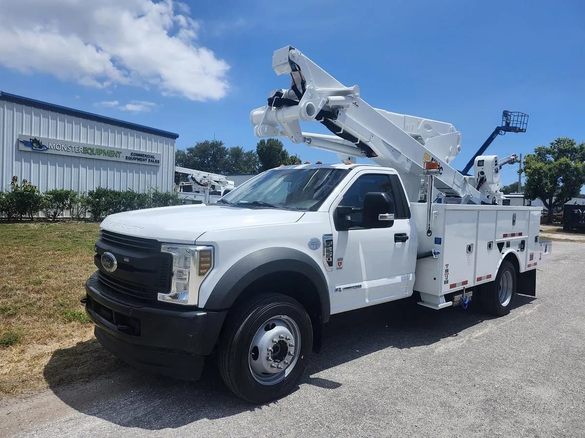 2019 Ford F550 - Bucket