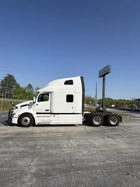 2023 Peterbilt 579