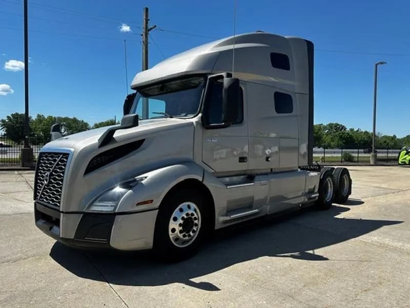 2023 Volvo VNL64T