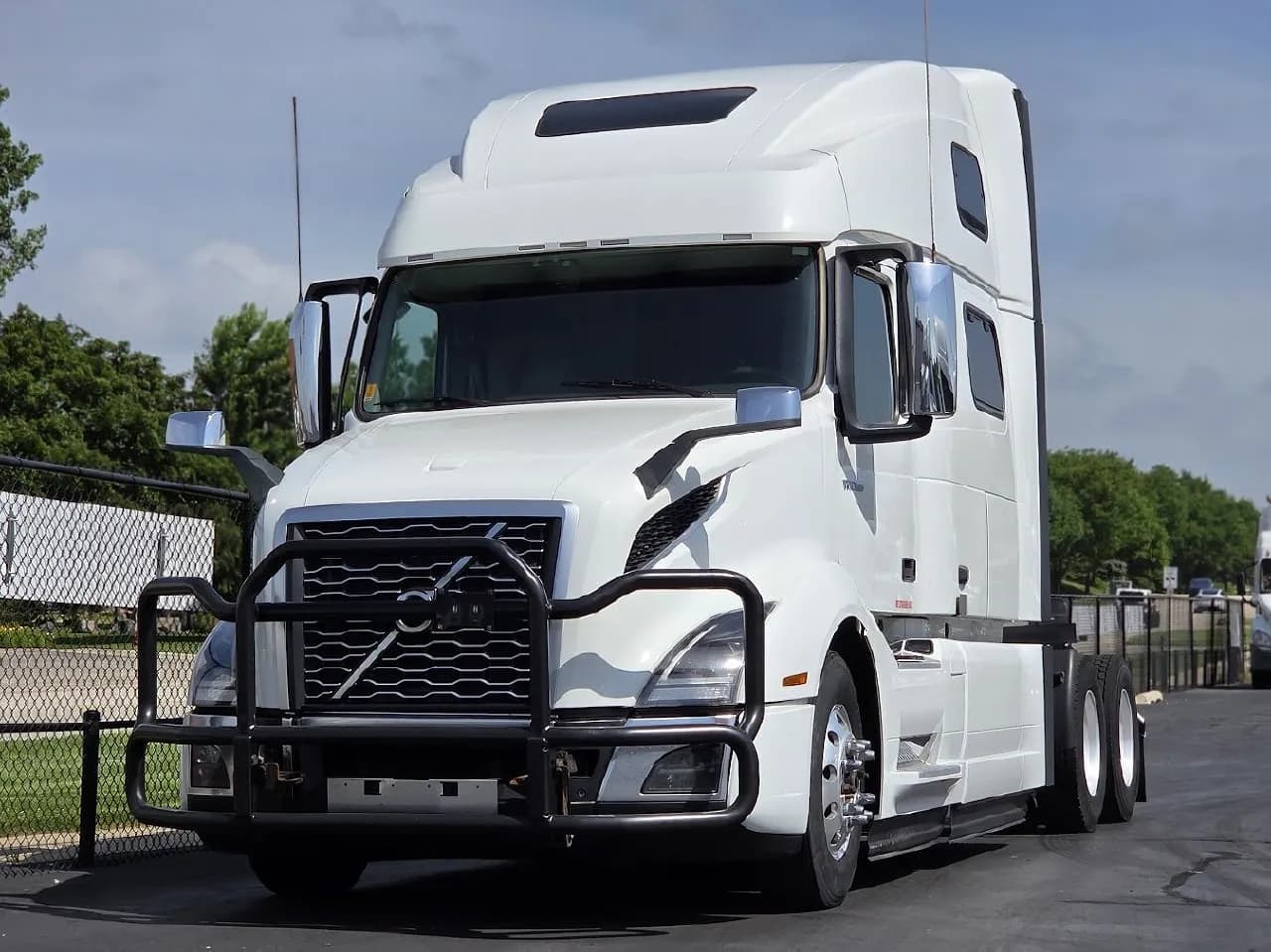 2024 Volvo VNL64T860 * - Sleeper