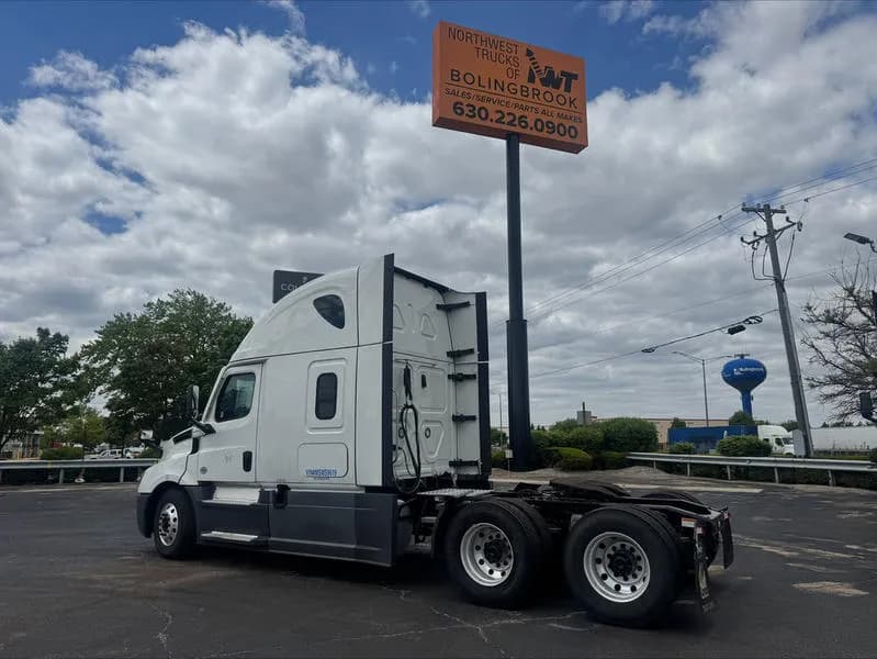 2021 Freightliner Cascadia - Crane