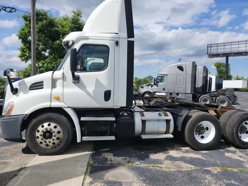 2013 Freightliner CA113DC
