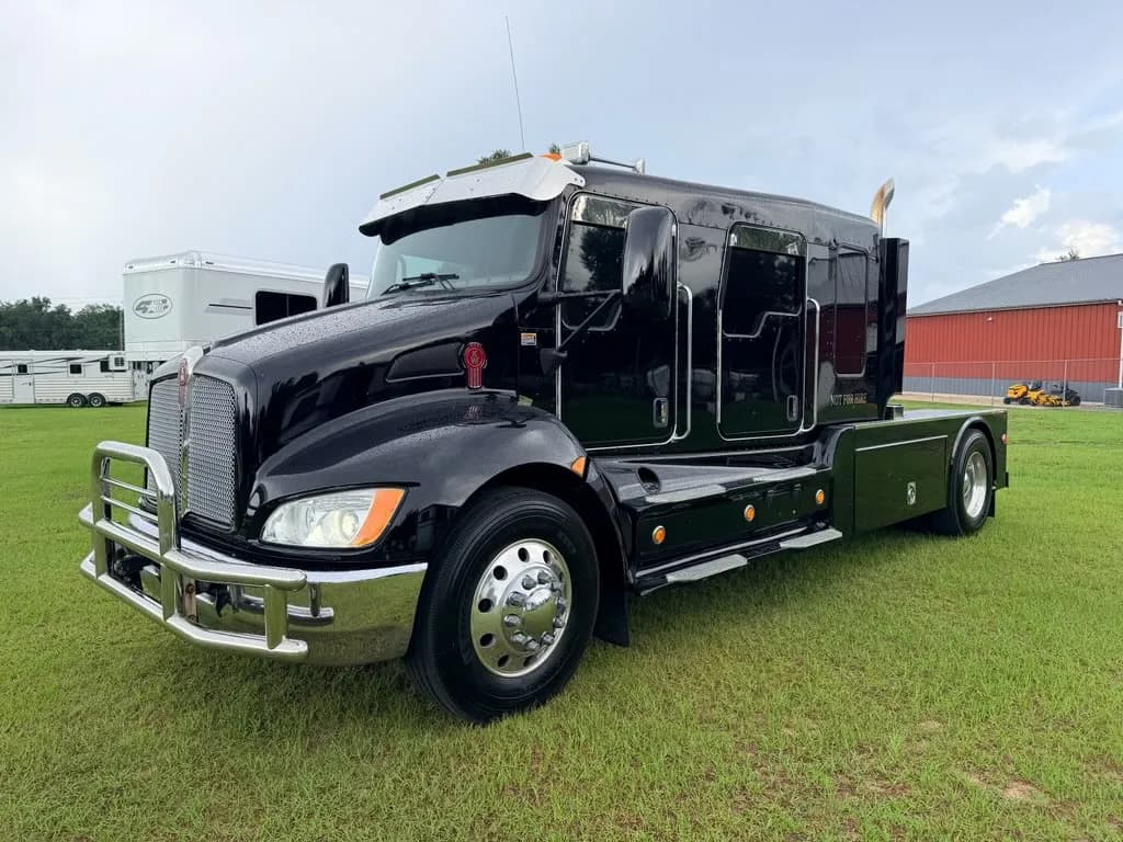 2017 Kenworth T-270 Schwalbe Stretch