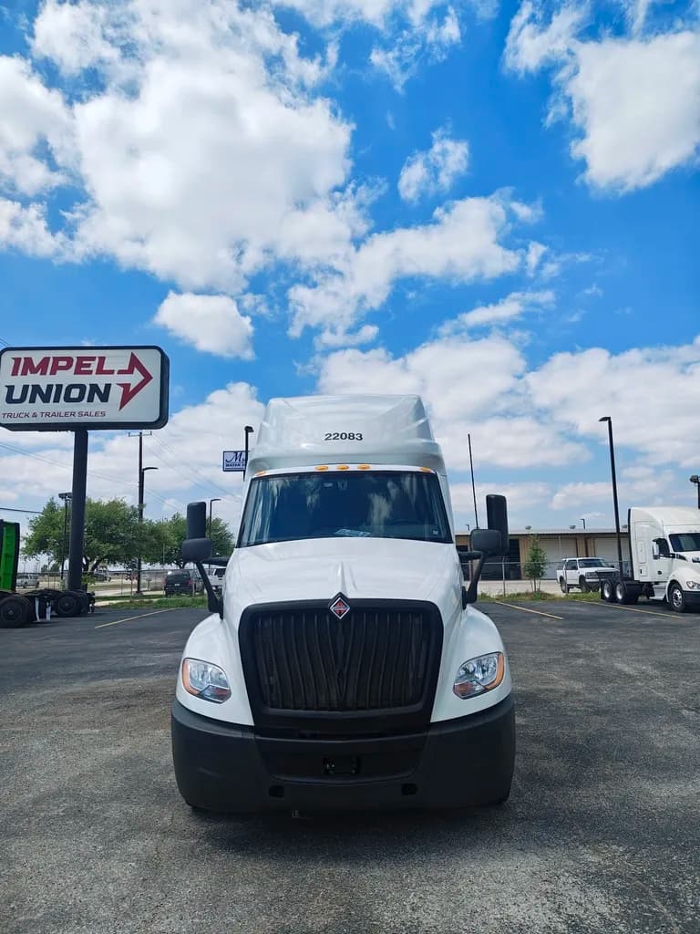 2022 International LT625 U-11300 - Sleeper