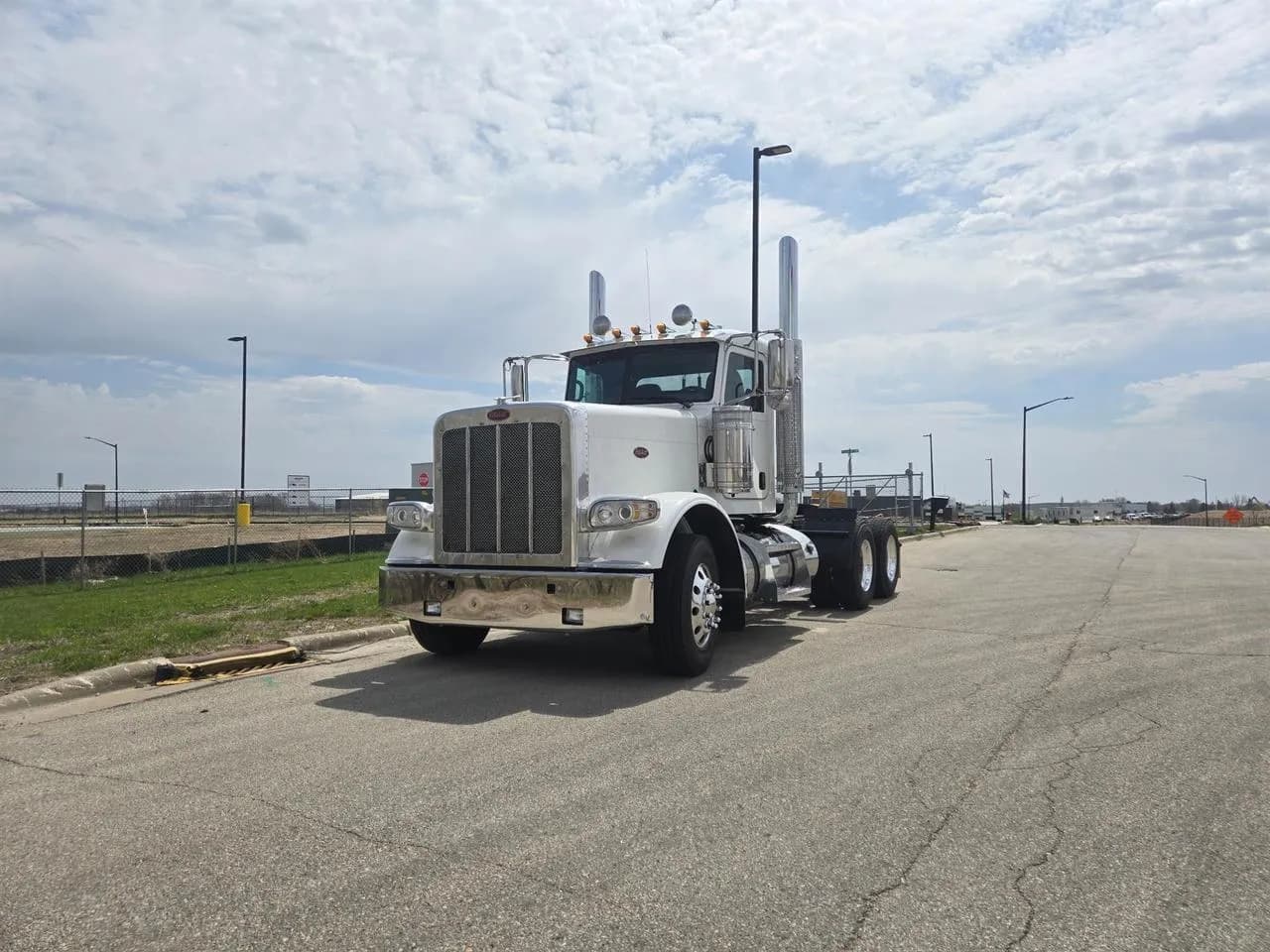 2021 Peterbilt 389 - Sleeper