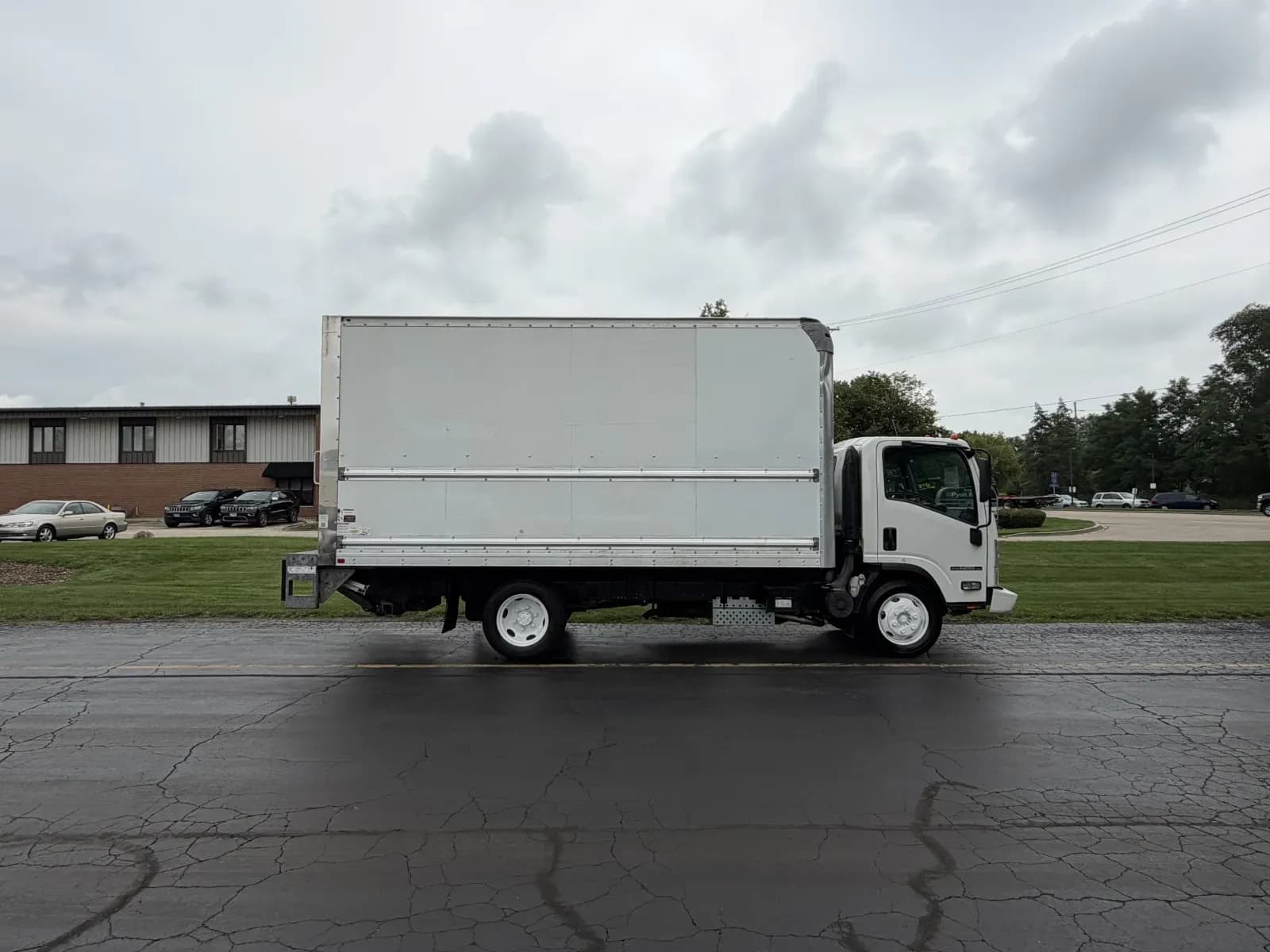 2018 Isuzu NPR - Box